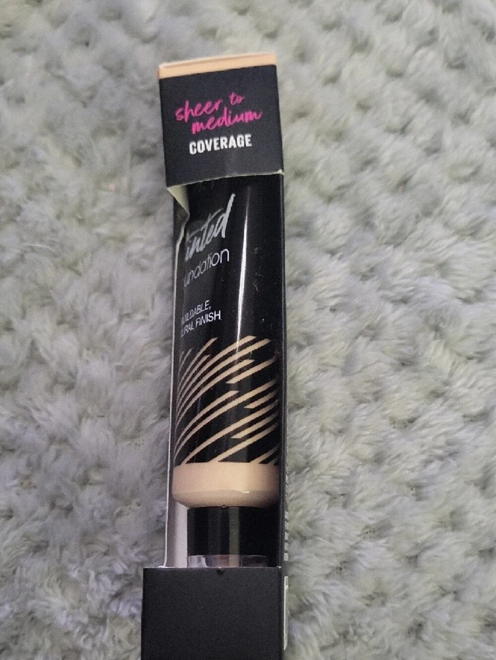 New La Girl Foundation – Porcelain